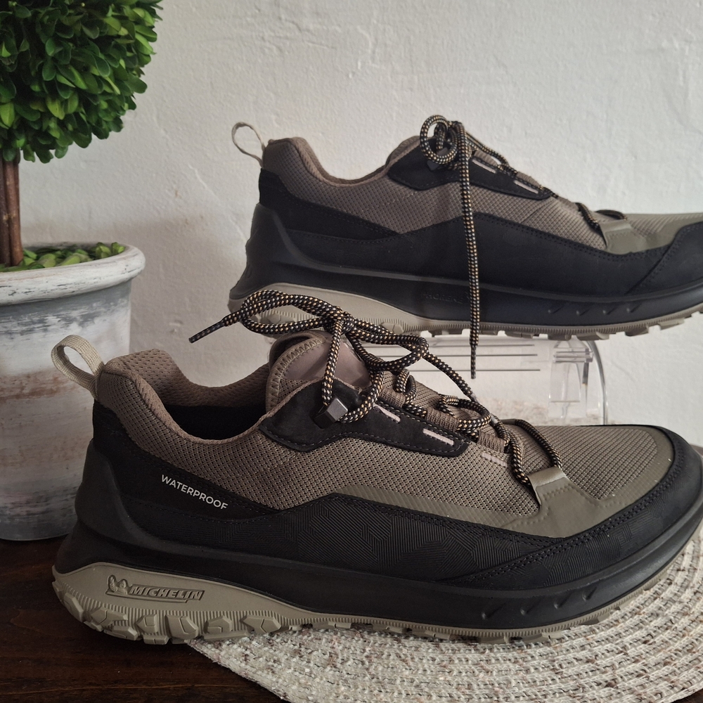Ecco Ult-Trn Men's Black and Tan Athletic Shoes Size 11.